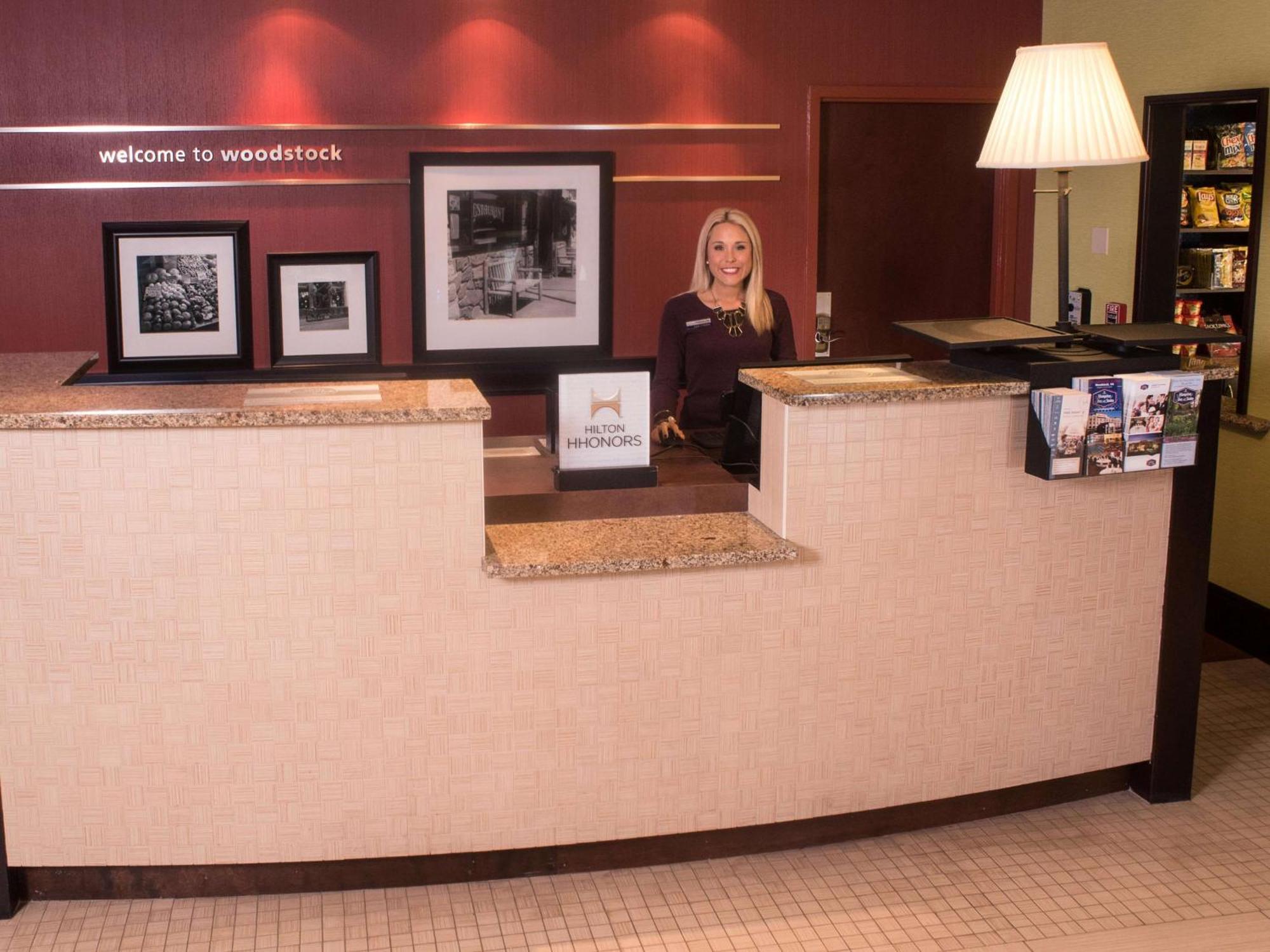 Hampton Inn And Suites Woodstock, Virginia Экстерьер фото